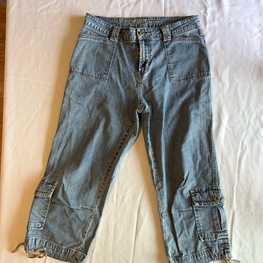 Women's Vintage Y2K Ethyl Denim Cargo Capris with Tie Detail- size 10